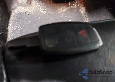 2011 Volvo V50 z USA, uszkodzony, nr VIN YV1672MW3B2592771